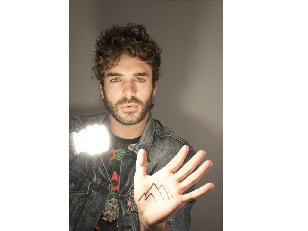 Alex Nevsky en tête d'affiche - Courrier Frontenac