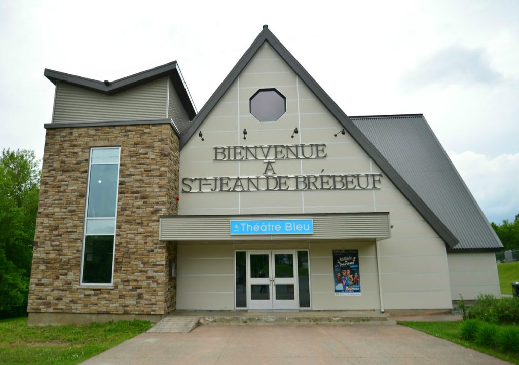 StJeandeBrébeuf maintenant dotée d'une salle multimédia Courrier