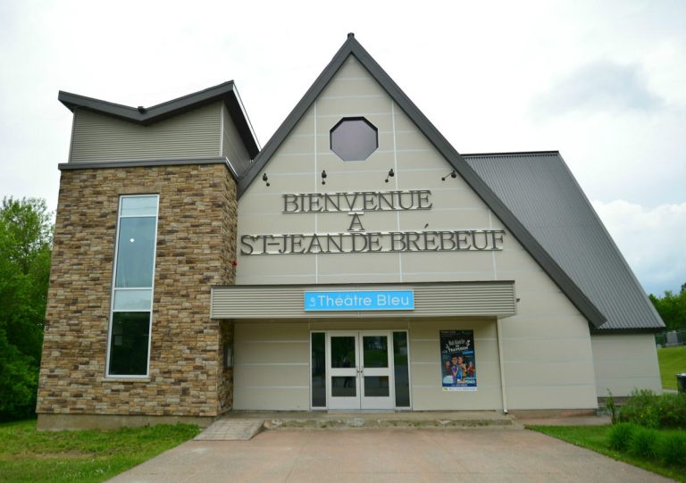 StJeandeBrébeuf maintenant dotée d'une salle multimédia Courrier