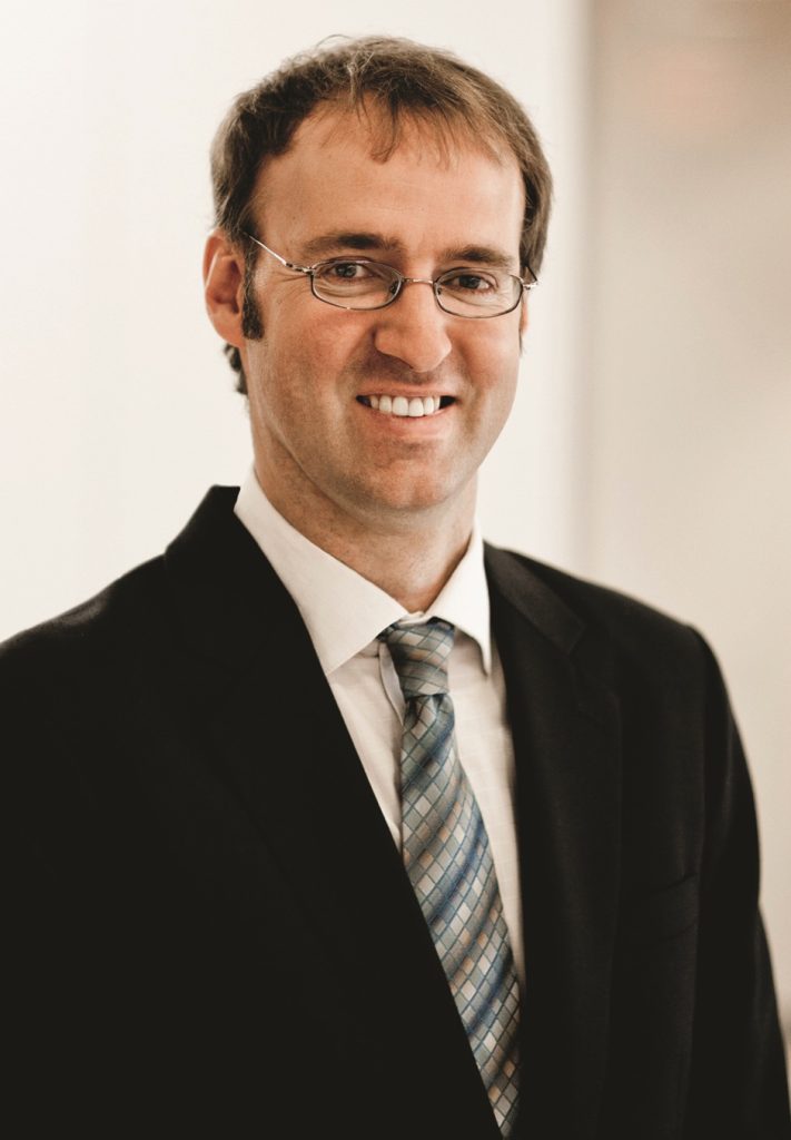 L'avocat Patrick Ouellet reçoit les honneurs Courrier Frontenac