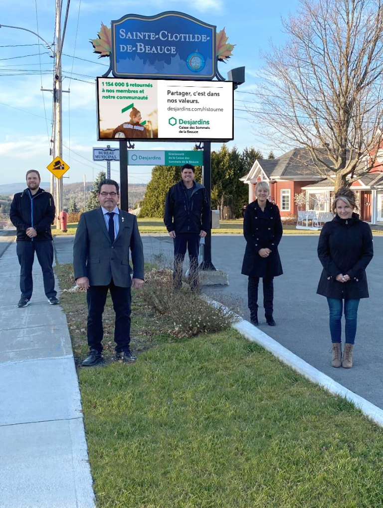 SainteClotildedeBeauce inaugure son nouveau panneau numérique Courrier Frontenac