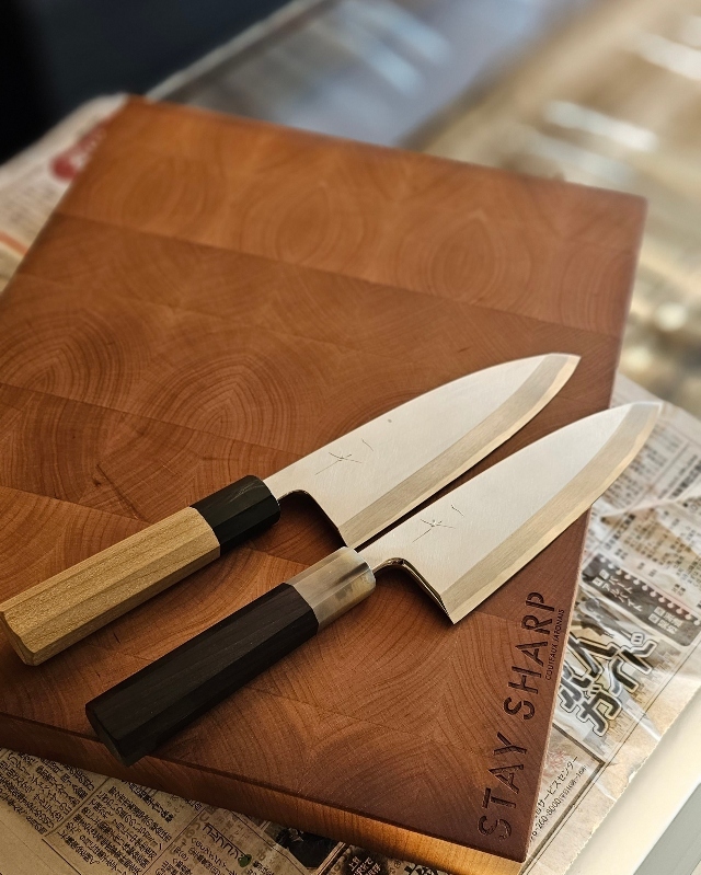 Stay Sharp et les Couteaux Japonais Deba et Yanagiba : L'Excellence pour la  Préparation du Poisson - Courrier Frontenac