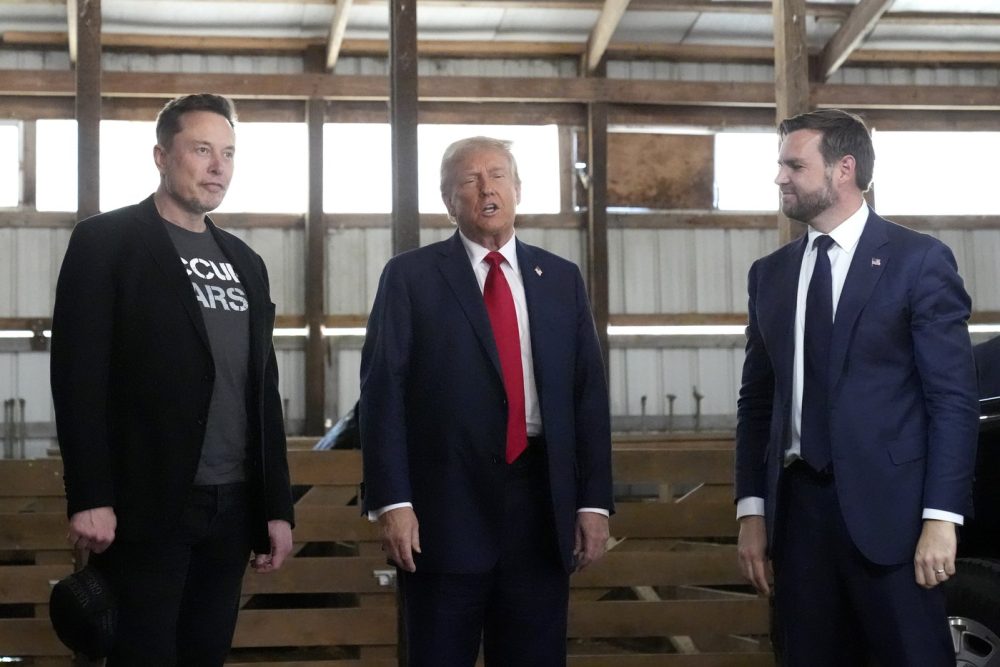 Le milliardaire Elon Musk apparaît aux côtés de Donald Trump pour la ...