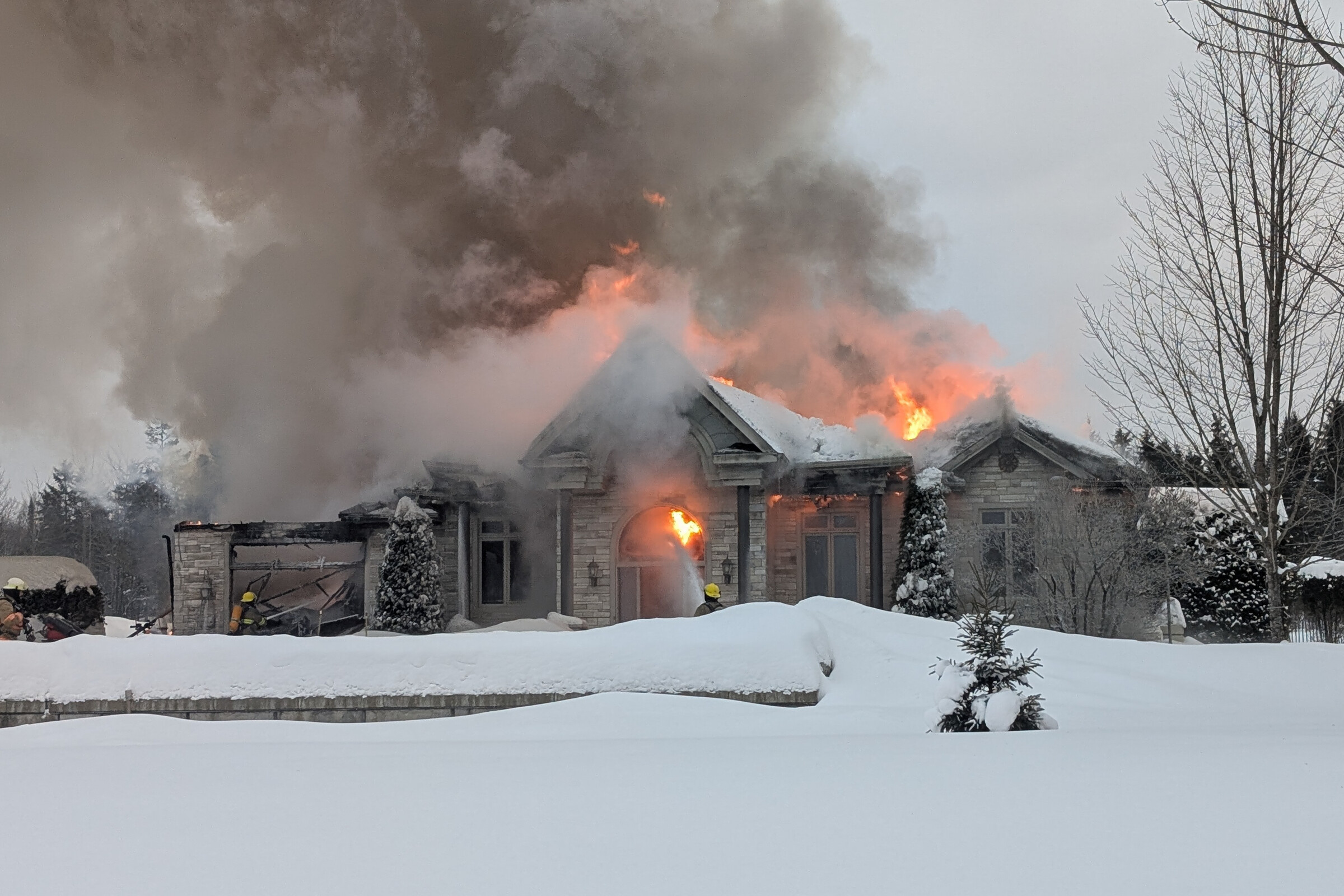 Incendie sur le chemin du Mont - Granit Est  : des cendres pourraient être à lorigine du sinistre