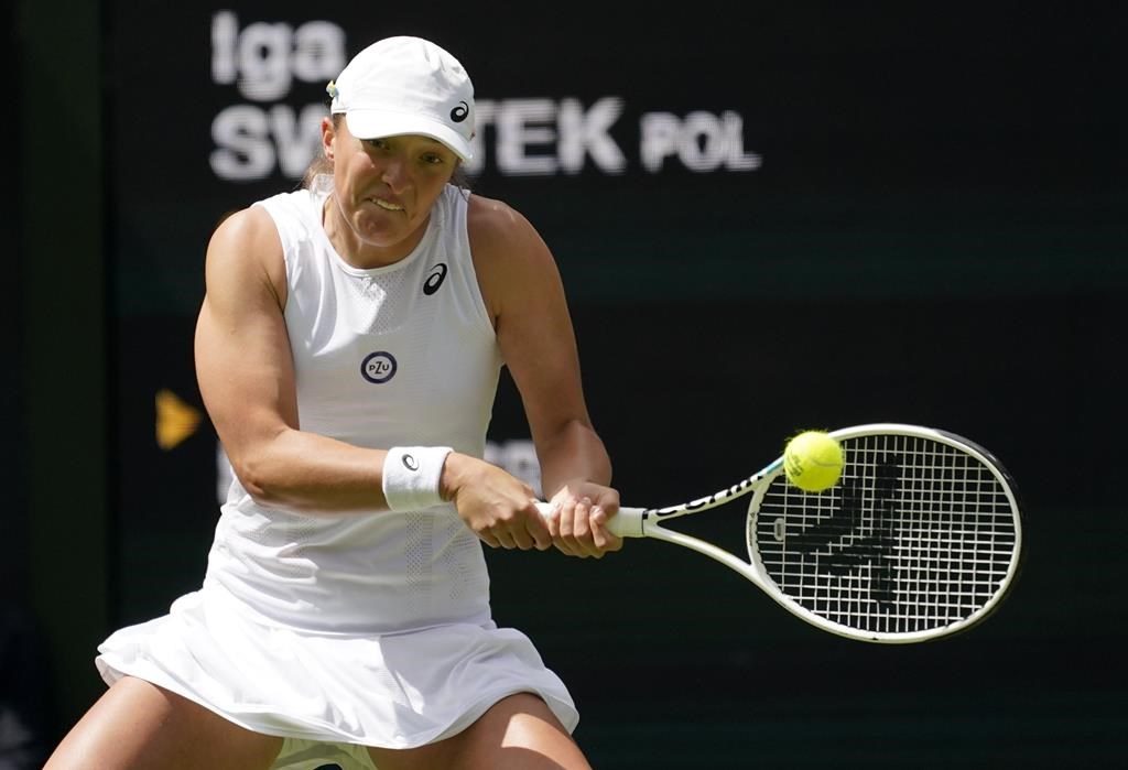 Wimbledon: Iga Swiatek prolonge sa série de victoires, Serena se fait éliminer