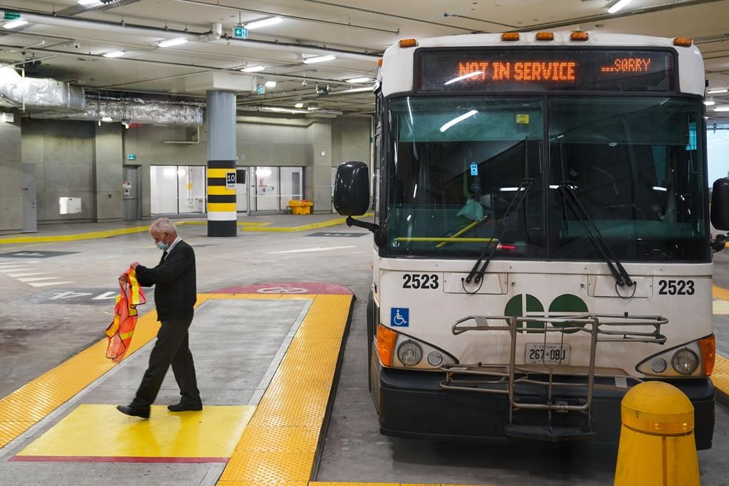 Des employés de GO Transit, à Toronto, votent à 93 % pour accorder un mandat de grève