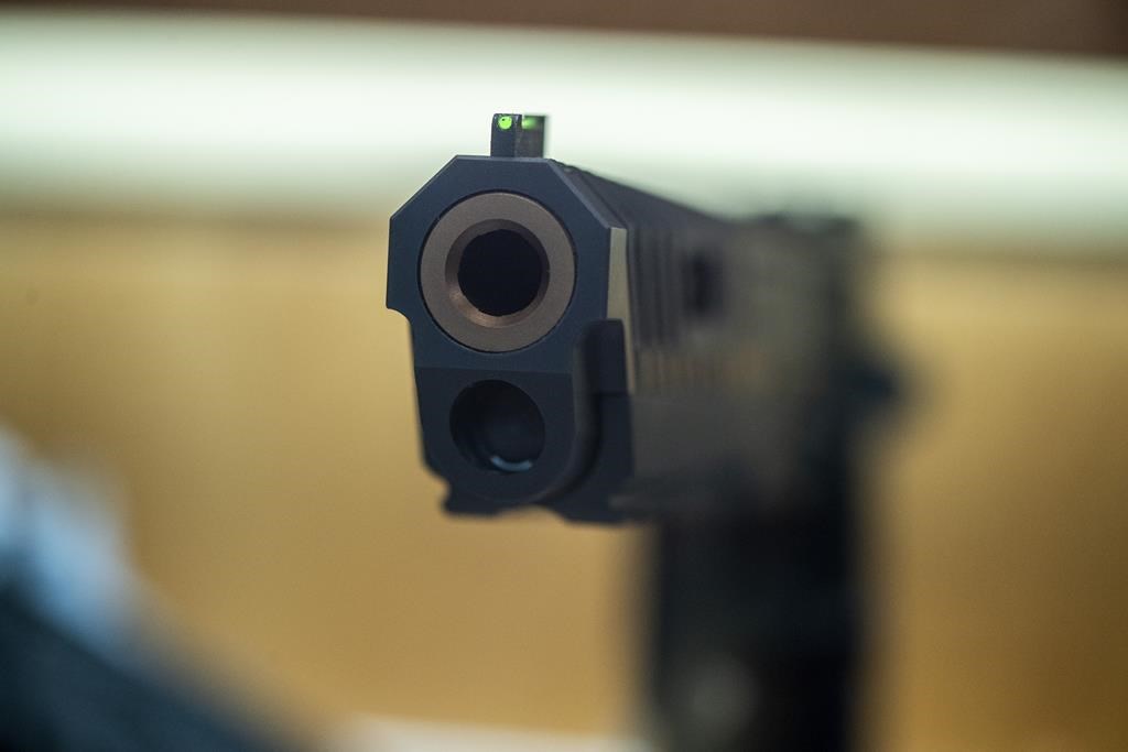 L’interdiction provisoire d’importation des armes de poing au Canada entre en vigueur