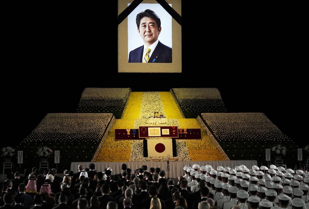 L’ancien dirigeant japonais Abe est honoré lors de funérailles d’État controversées