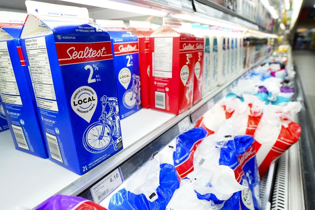 Canada: hausse mercredi de 2,2 % du prix du lait destiné aux marchés de détail